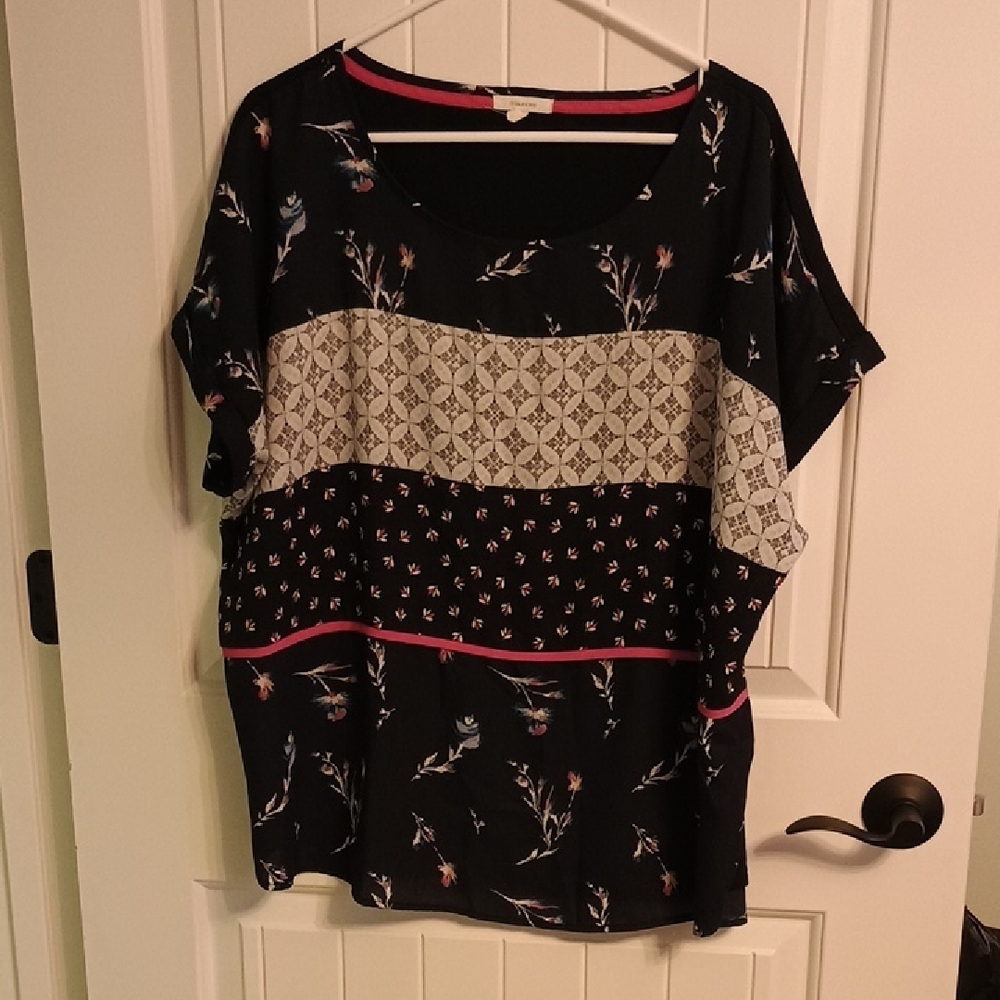 Woman's Size 3 (Plus Size) Maurices Floral Blouse